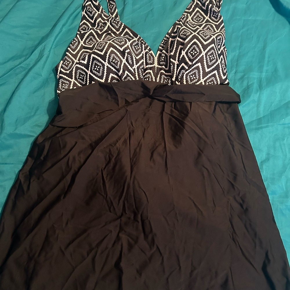 Black and White Geometric 2 pc swim suit shorts